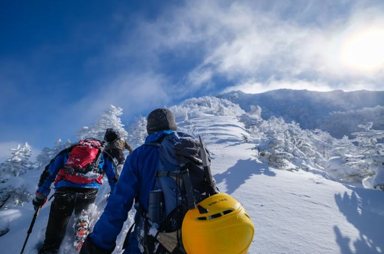 What to Wear on a Winter Hike? All You Need to Know!